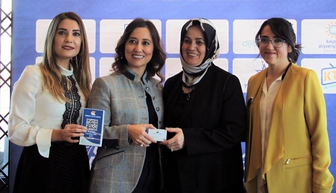 KTO, Kadın Girişimcilere Business Card Dağıttı KTO, Kadın Girişimcilere Business Card Dağıttı