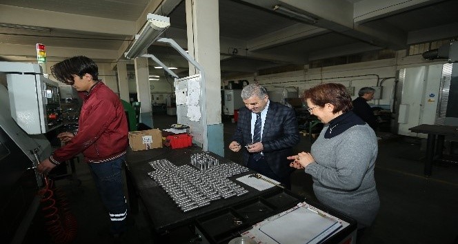 Başkan Çelik’den Gözüküçük Makine’ye Ziyaret Başkan Çelik’den Gözüküçük Makine’ye Ziyaret