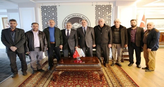 Kayseri Çelik Eşyacılar ve Mefruşatcılar Odası’ndan Başkan Büyükkılıç’a Ziyaret Kayseri Çelik Eşyacılar ve Mefruşatcılar Odası’ndan Başkan Büyükkılıç’a Ziyaret