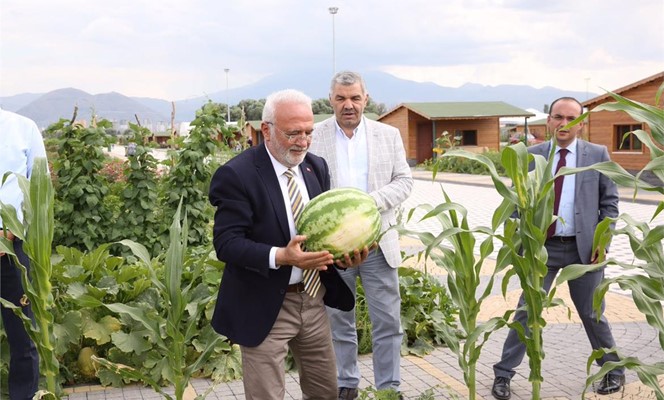 Doğal Ürünler Bahçesi ve Pazarı Yeni Sezonu Açtı Doğal Ürünler Bahçesi ve Pazarı Yeni Sezonu Açtı