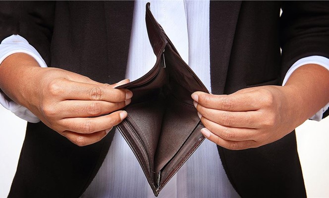 Yoksulluk Sınırı 5 Bin 900 TL’ye Yükseldi Yoksulluk Sınırı 5 Bin 900 TL’ye Yükseldi